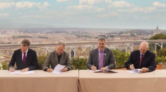 EDANA and INDA representatives signing the letter of intent: Murat Dogru, General Manager EDANA, Mikael Staal Axelsen, Chair, EDANA Board of Governors, Mark Thornton, Chair, INDA Board of Directors, and Tony Fragnito, President & CEO, INDA. Photo © INTERNATIONAL FIBER JOURNAL/CARYN SMITH