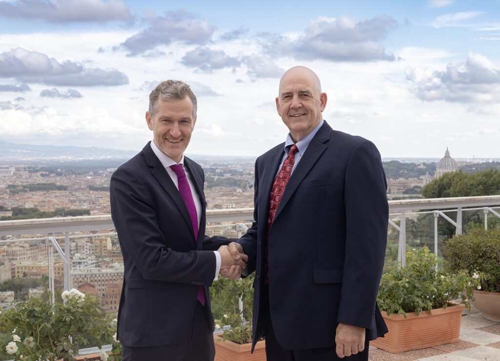 Murat Dogru, General Manager of EDANA and INDA President & CEO Tony Fragnito at the signing of the Letter of Intent in Rome. Photo © INTERNATIONAL FIBER JOURNAL/CARYN SMITH