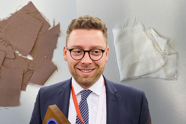 Emanuel Boschmeier and textile samples on which new recycling methods have been used at the Vienna University of Technology.