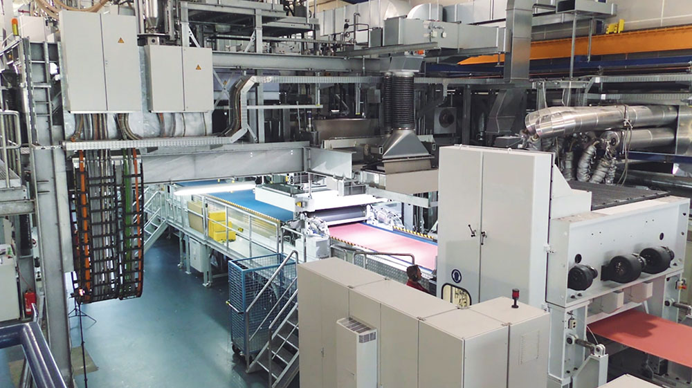 Examining the nonwoven during production